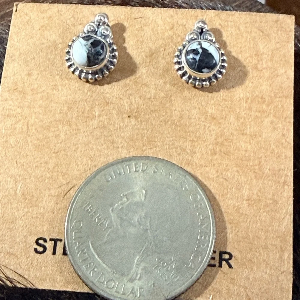 Elegant Silver White & Black White Buffalo  Stud Earrings, New, Southwest - Picture 3 of 4